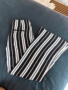 Alice + Olivia Black and White Vertical Stripe Wide-Leg Pants